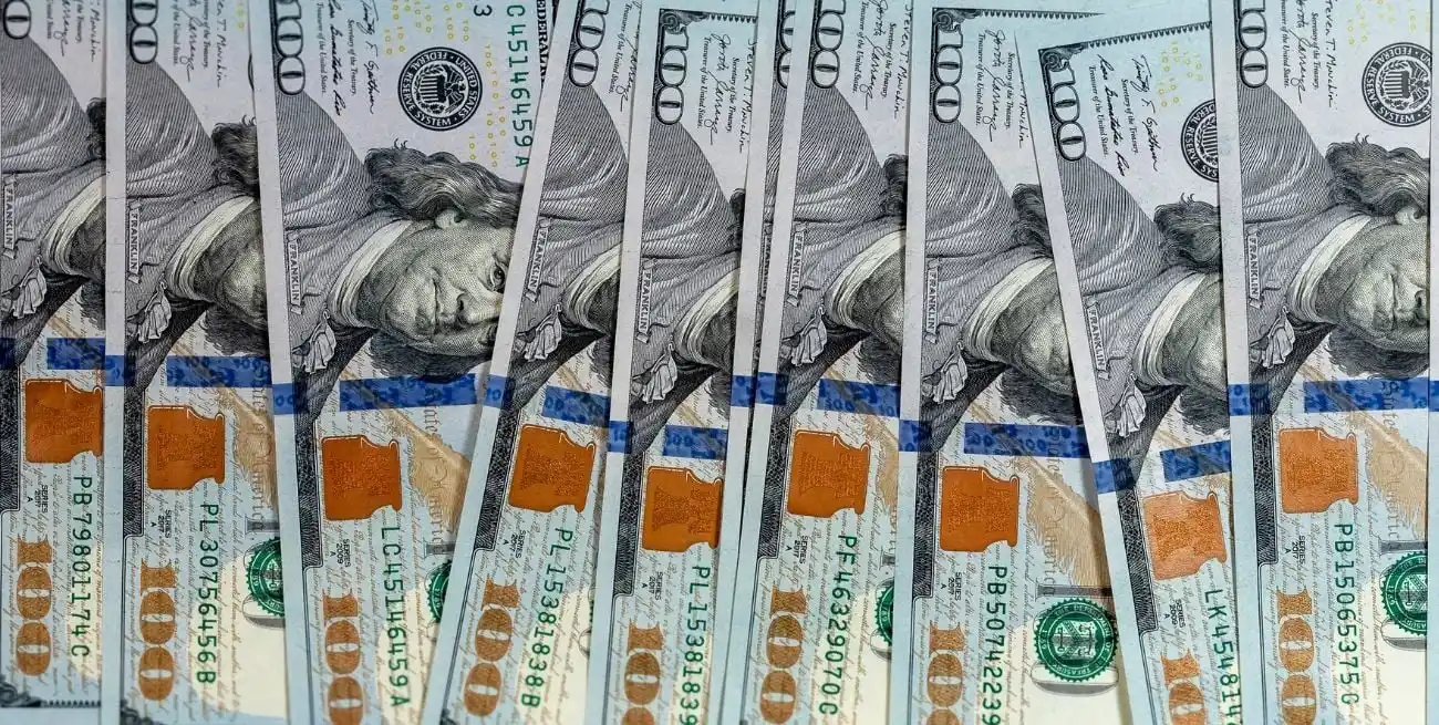 El paralelo retrocedió y los financieros se mantuvieron por debajo de los $1.300