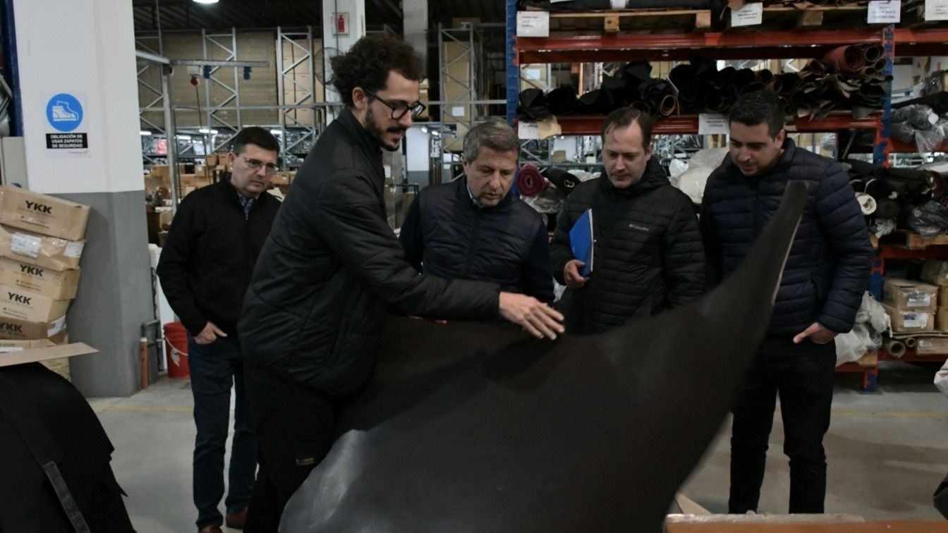 El intendente Damián Bernarte recorrió las instalaciones de la empresa.