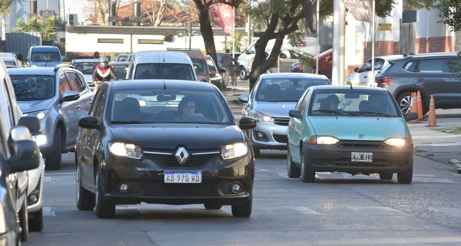 Los impuestos al combustible deberían actualizarse periódicamente. Créditos: Mauricio Garin