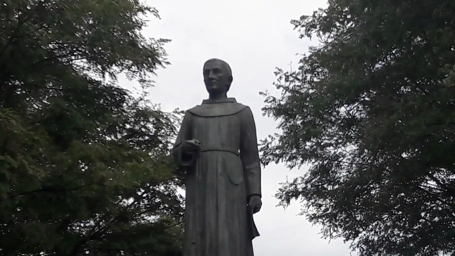 "Fray Cayetano es testigo de una historia distinta, dicen en el texto.