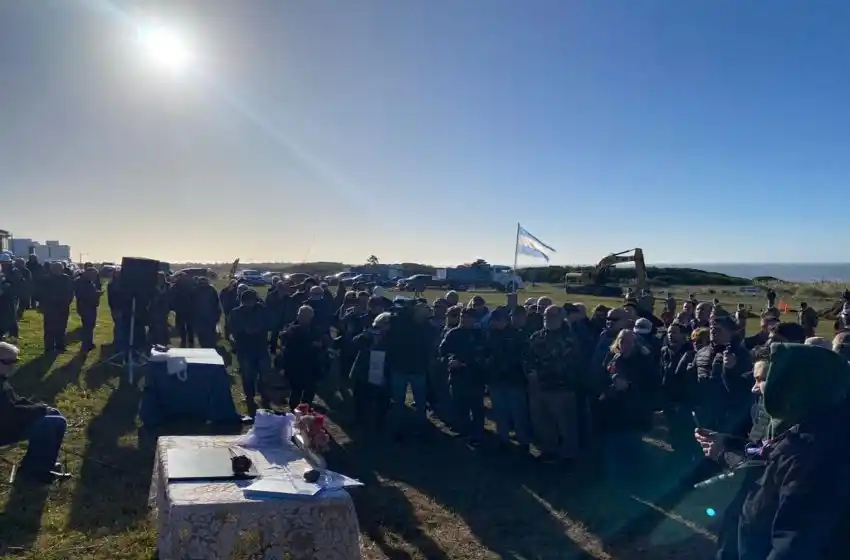 Julio Aro sobre la réplica del Cementerio de Darwin: “Para nosotros hoy es un día soñado”