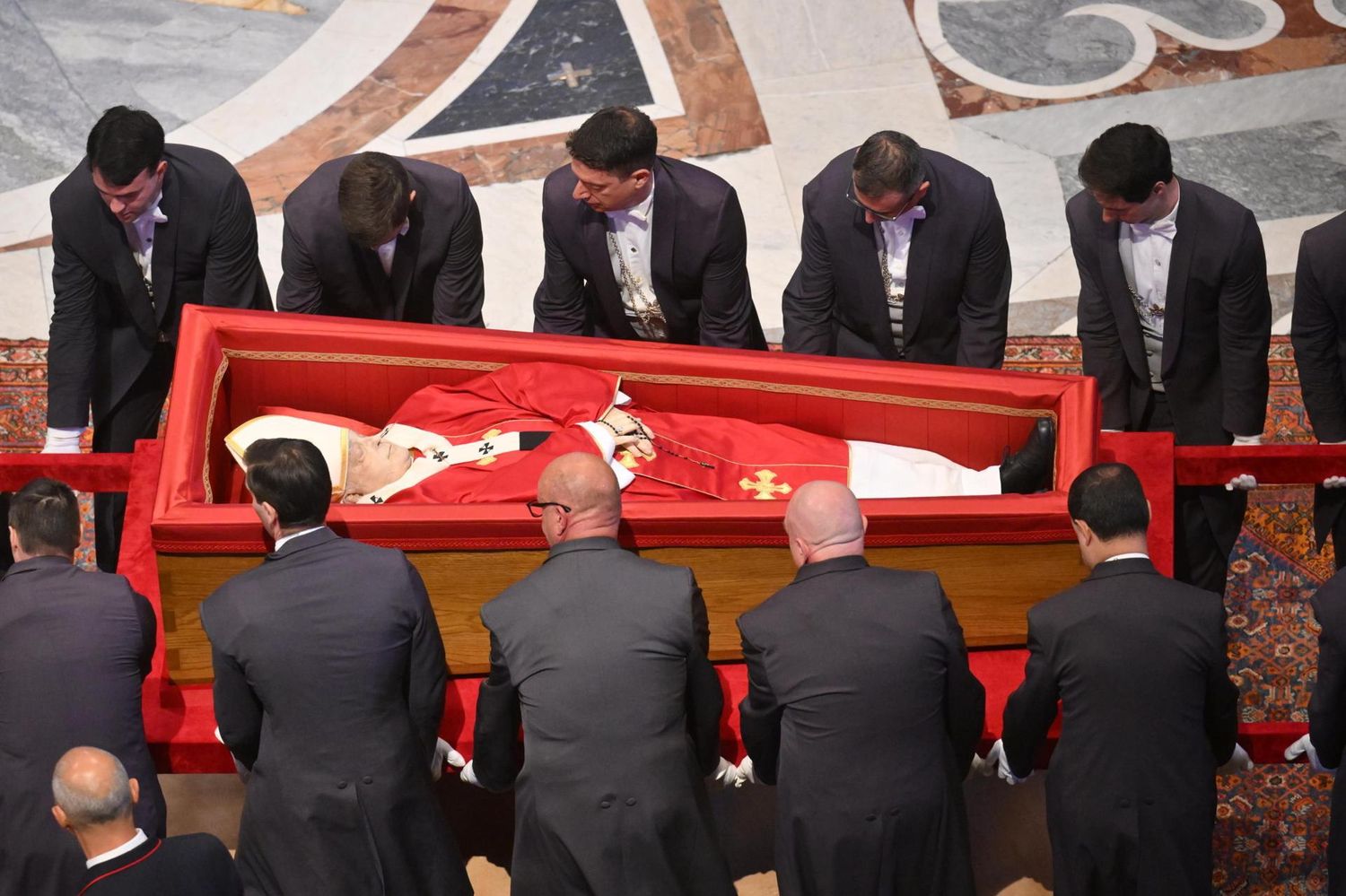 Fallecimiento del Papa desata OLA DE DESINFORMACIÓN