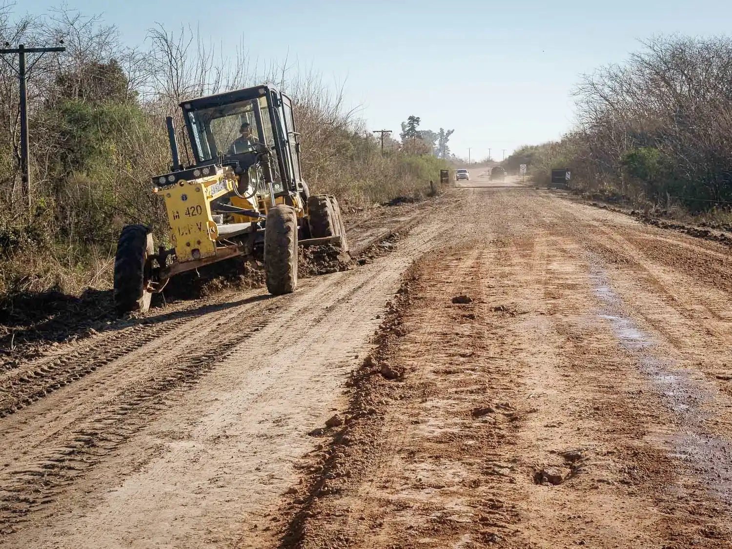 Continúan las mejoras en caminos productivos del departamento Uruguay