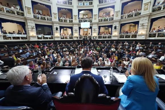 La oposición bonaerense se sube a la discusión nacional y presiona a Kicillof por la Boleta Única de Papel