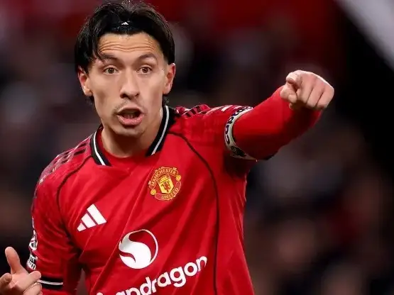 Manchester United echó a su DT y Lisandro Martínez espera reemplazante
