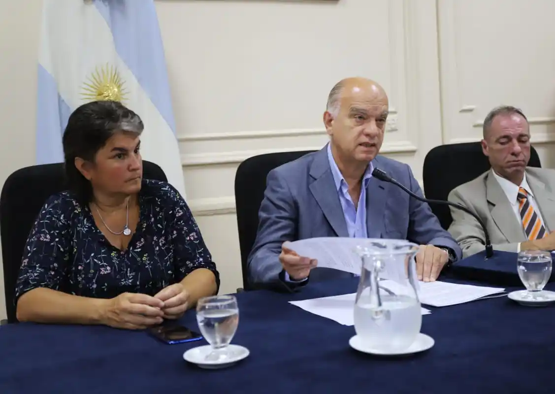 Apertura de sesiones en Lanús: "La grieta no es buena para nadie, es una herida cada vez más profunda", dijo Grindetti
