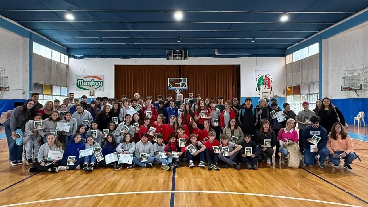 Alumnos y docentes de Freyre celebran la culminación de la tercera edición de "ProgramandoAndo"