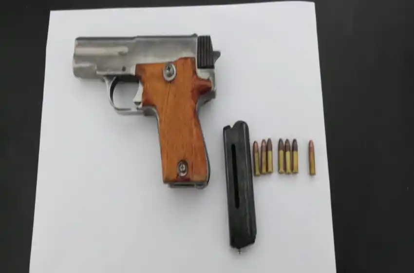 Rosario insegura: vecinos frustraron un robo a manos de mujeres motochorras que gatillaron varias veces a una joven