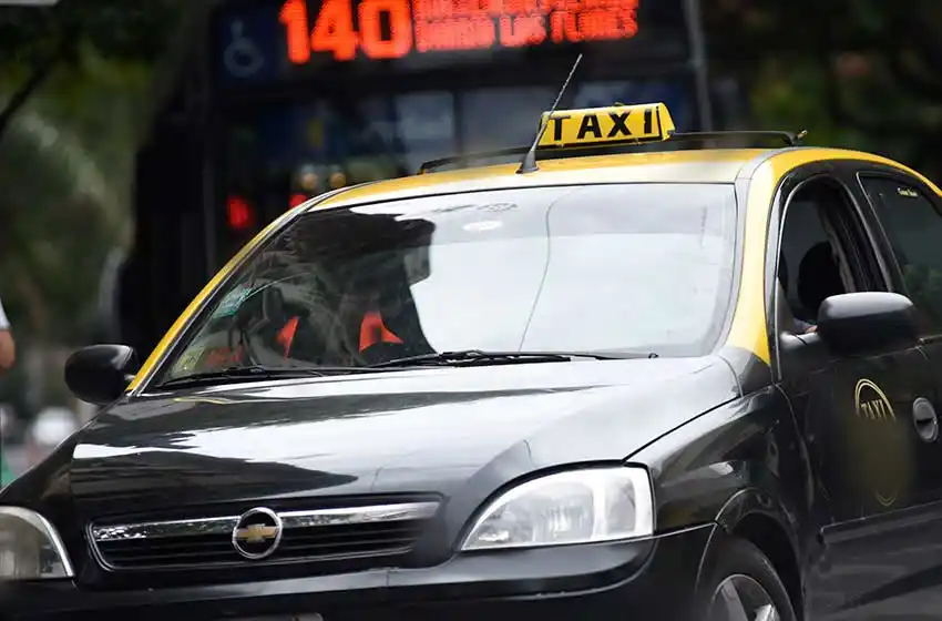 Asaltó a un taxista con una punta de hierro afilada