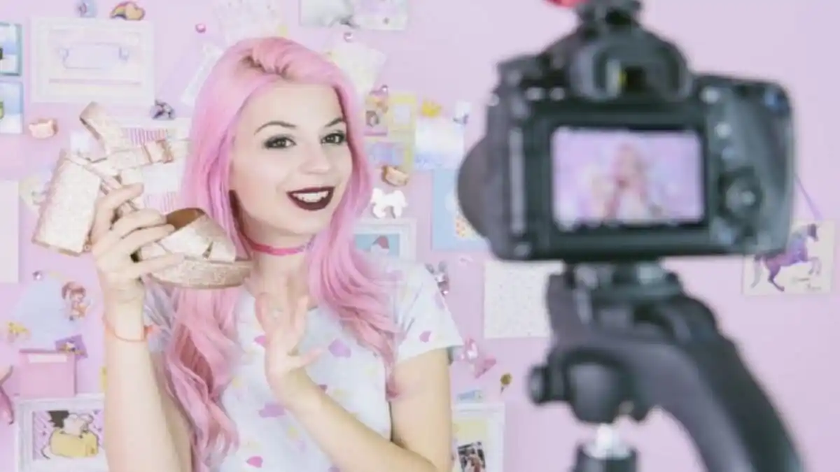 Francia busca «regular actividad» de los «influencers»: sepa por qué