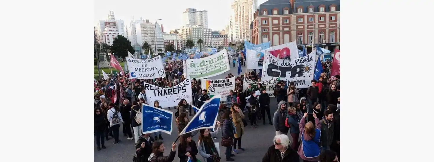 Marcharon en defensa de la salud pública a las puertas del G20
