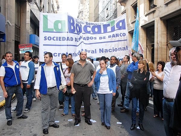 Bancarios lograron un aumento salarial del 24%