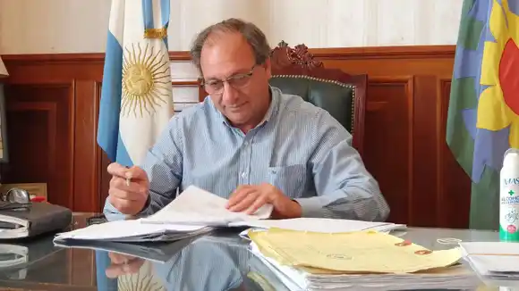 Intendente de Alvear frenó un escándalo: Dio marcha atrás con un auto aumento mayor al de los empleados