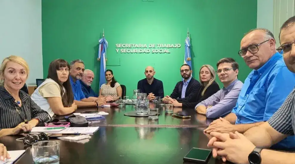 Gremios docentes se reúnen hoy con el Gobierno para negociar paritarias