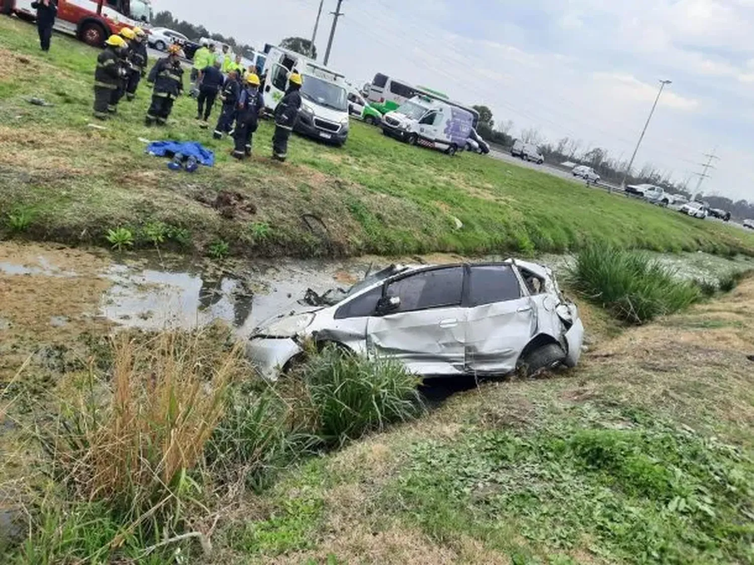 Una chica de 19 años murió tras el vuelco de un auto