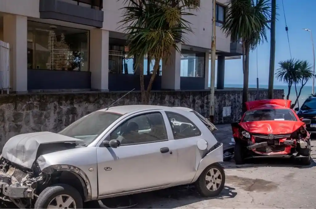 La colisión en cadena involucró a un Ford Ka gris, un Volkswagen Gol y un Citroen C4.