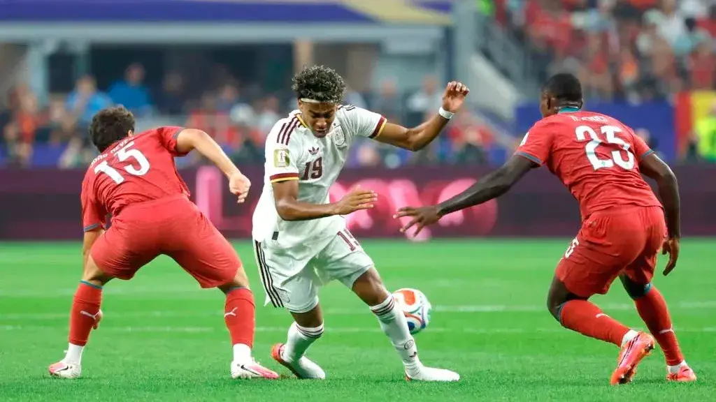 España le ganó sobre la hora a Portugal