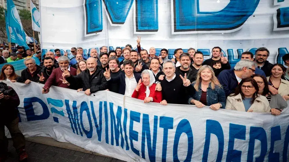 Kicillof, en la plaza durante la protesta por el financiamiento de las universidades.