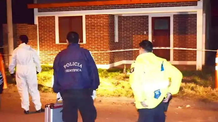 La Policía en el sitio del sangriento femicidio.