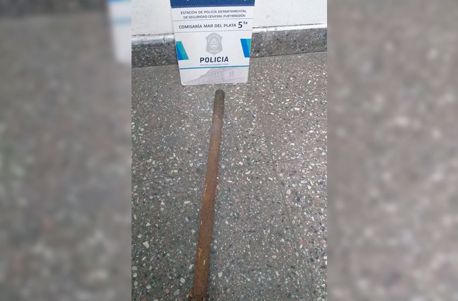 Un hombre y dos mujeres atacaron con un palo a un joven: lo trasladaron herido al HIGA