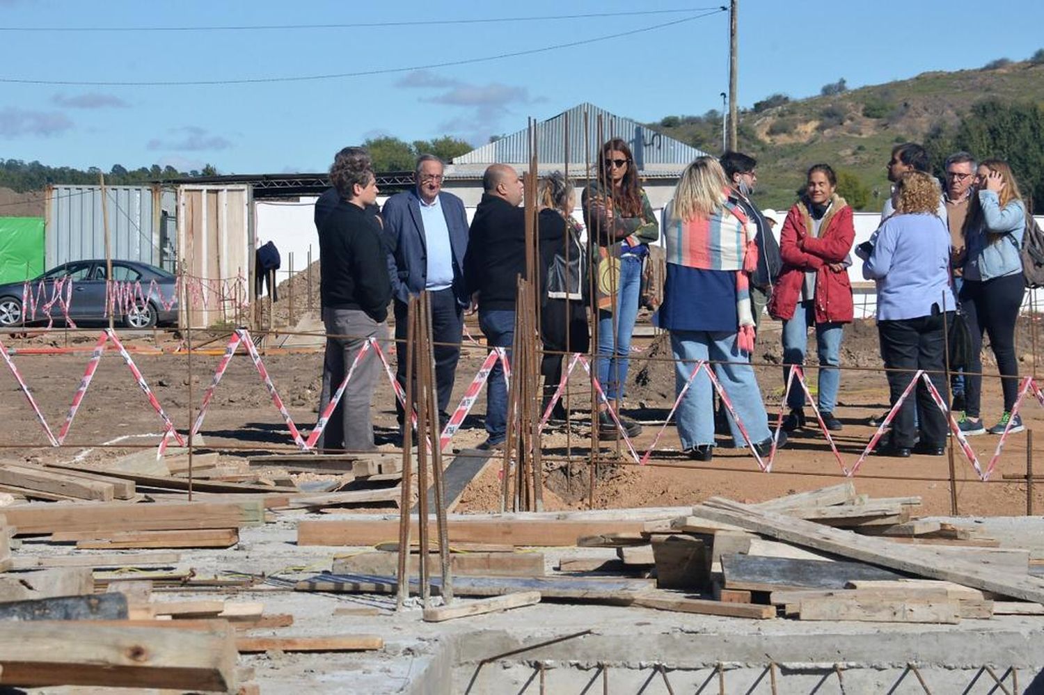 La comunidad educativa del Conservatorio y del IPAT recorrieron la obra junto a Lunghi