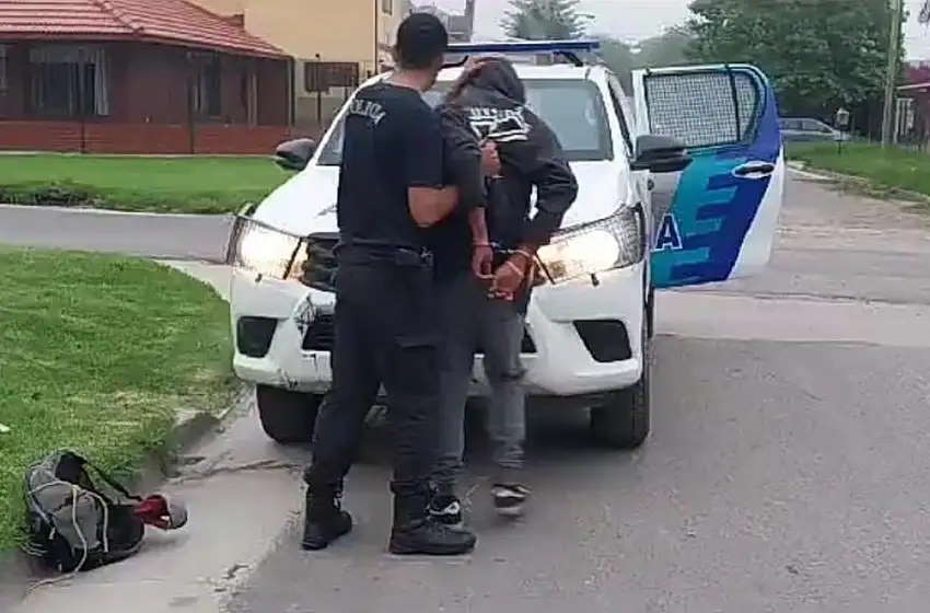 Vecinos redujeron a un sujeto que había intentado robarle la moto a una mujer