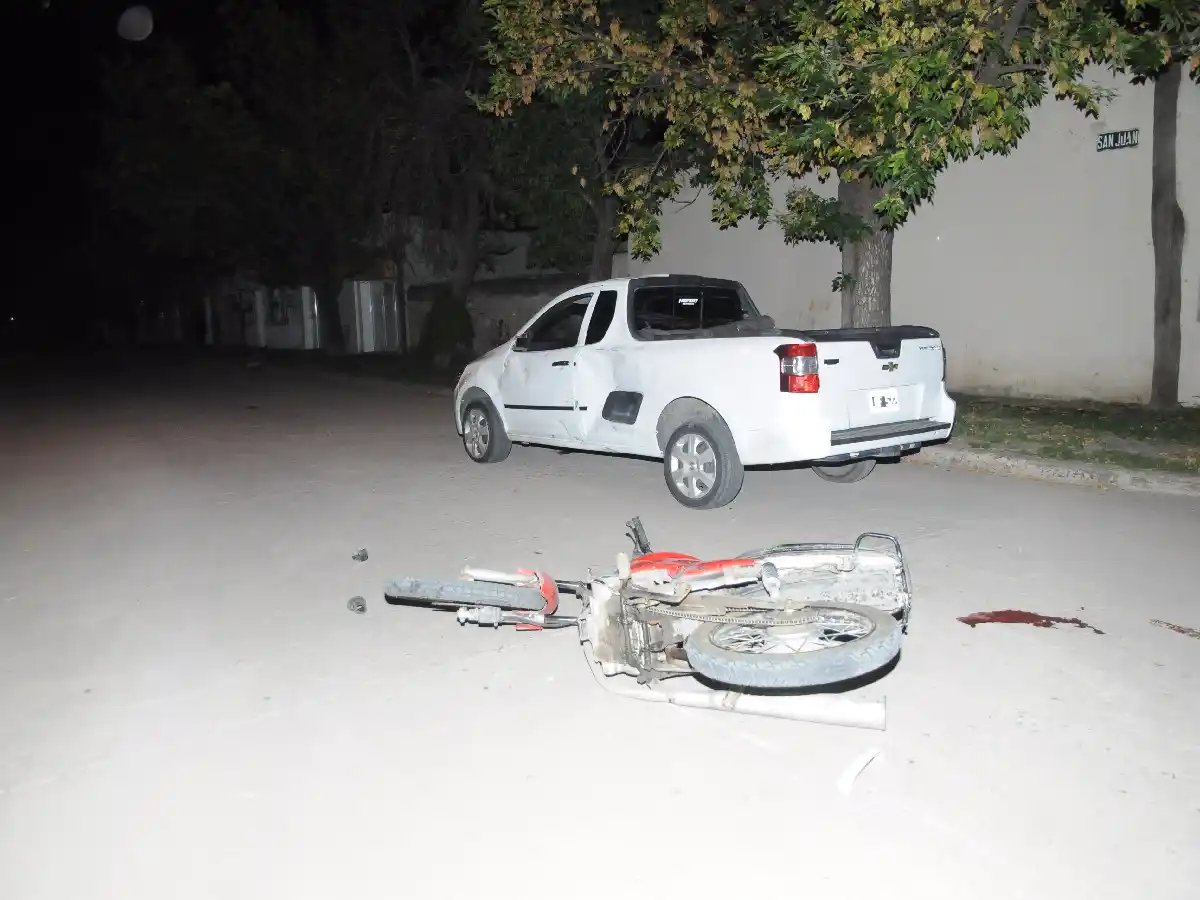 Un grave accidente de tránsito ocurrió ayer en la esquina de calles Deán Funes y San Juan