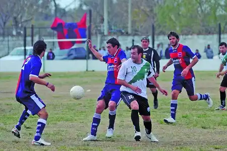 Fútbol Local: Sabaleros y Azulgranas juegan el adelantado