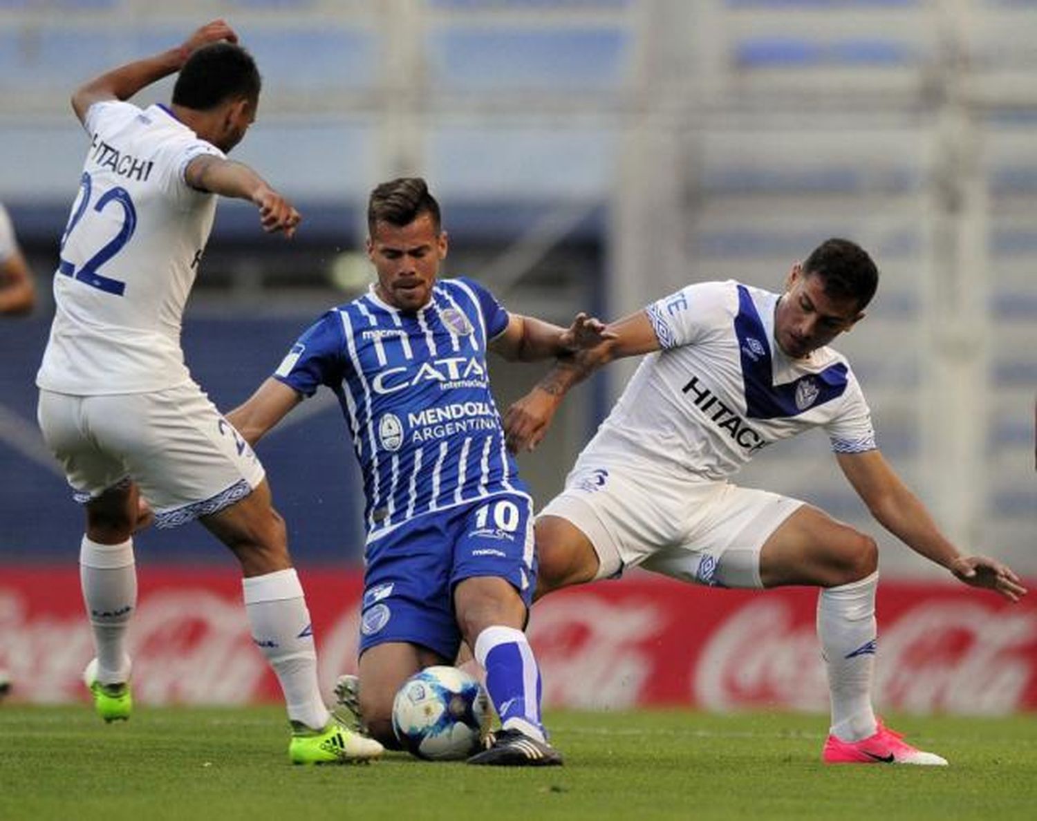 Godoy Cruz profundizó la crisis de Vélez en Liniers