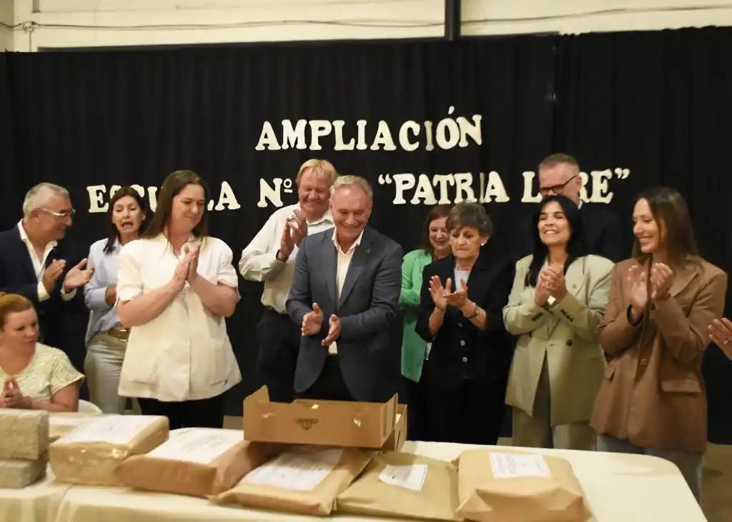 Crespo da un paso histórico: ampliarán la Escuela Nº 105 con ladrillos fabricados a partir de plástico reciclado