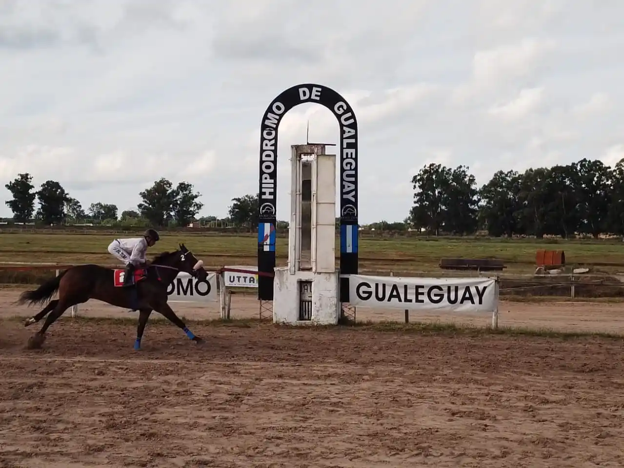 Turf: Radiante Boy y Noah Tom, los ganadores de la Copa Criadores