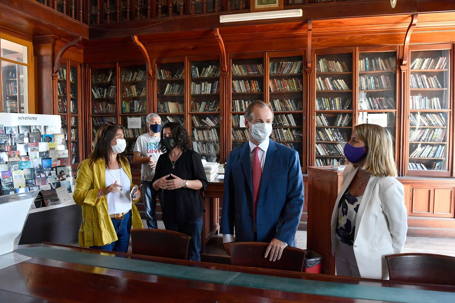 Visita de Bordet: entregaron aportes a la Biblioteca Popular