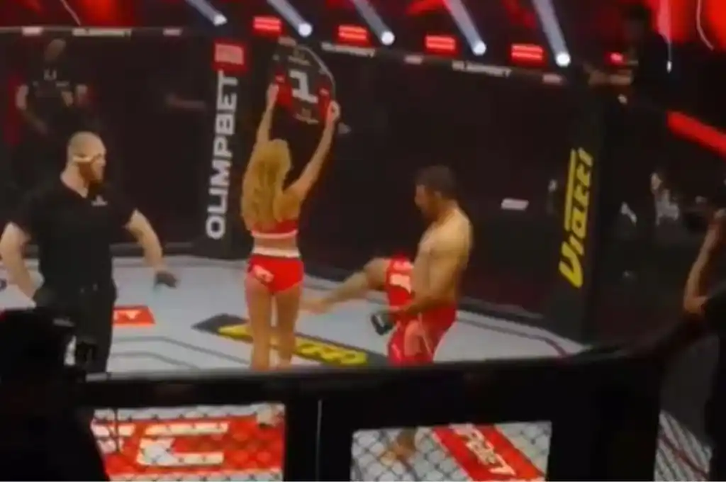 Luchador de la MMA patea a ring-girl