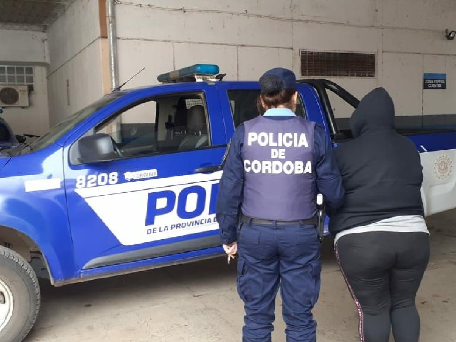 Allanamientos en Brinkmann: detienen a mujer y a joven, e incautan plantas de marihuana