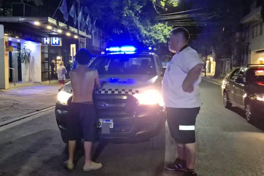 Cuidacoches detenidos.