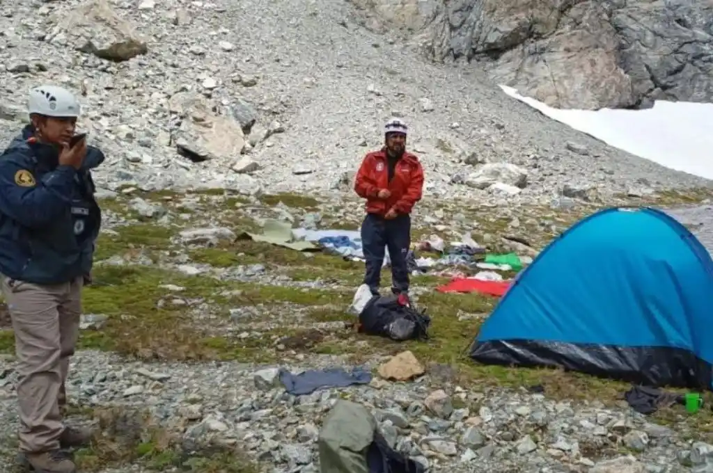 Cinco turistas israelíes, entre ellos dos menores, fueron rescatados en un cerro de Bariloche con principio de hipotermia