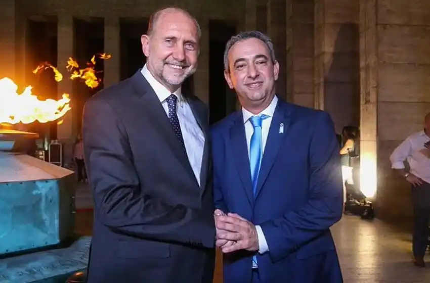 El gobernador electo Perotti visitó la ciudad para la asunción de Javkin: «Que esté a la altura de esto»