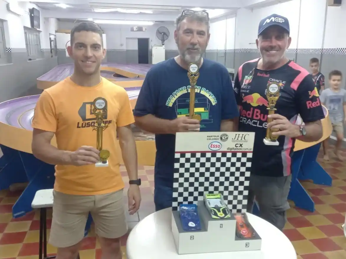 Podio Sport Blindado: Cristian Vaira (2º), José Foti (1º) y José Picotto (3º).Foto:  Automodelismo Rafaela