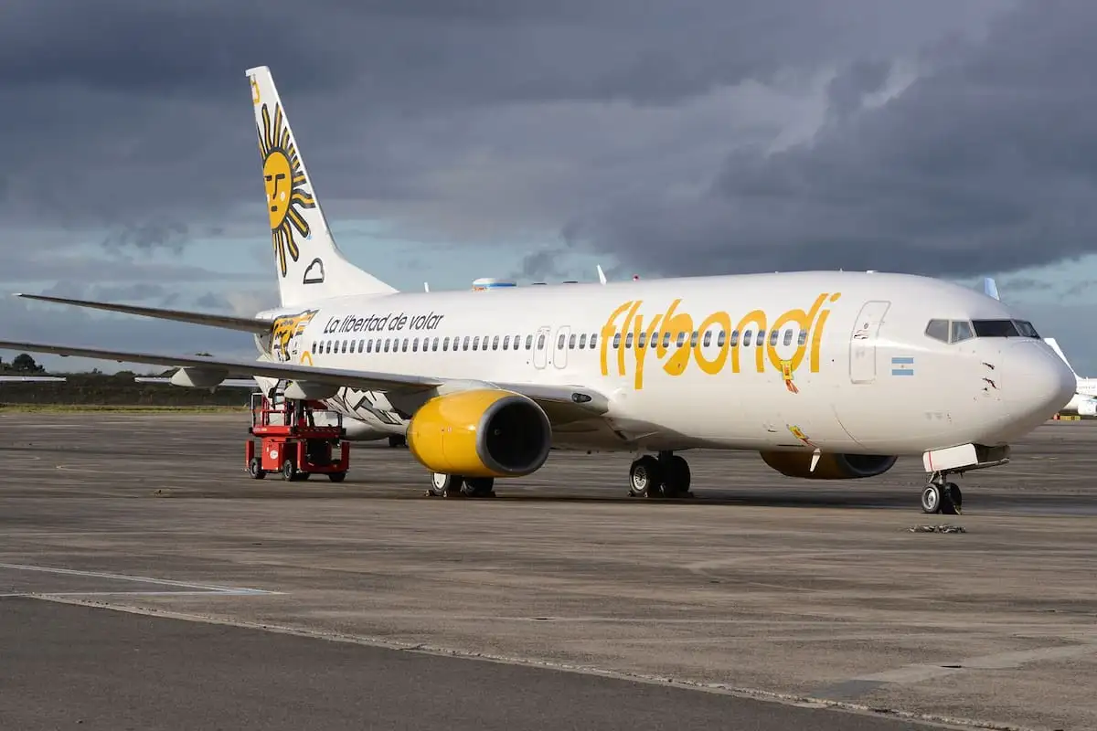Flybondi acumula cinco días sin vuelos por problemas en el pago de combustible