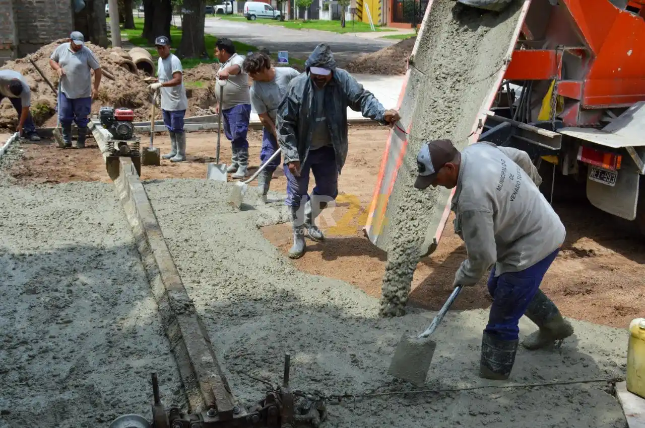 Avances en trabajos de hormigonado de cordones cuneta y centros de bocacalle