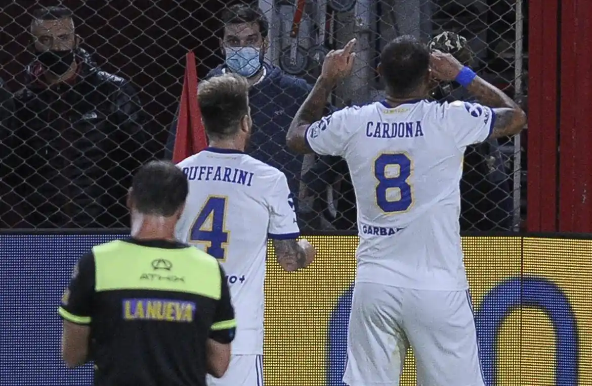 Boca revivió de la mano de Cardona y le ganó a Independiente