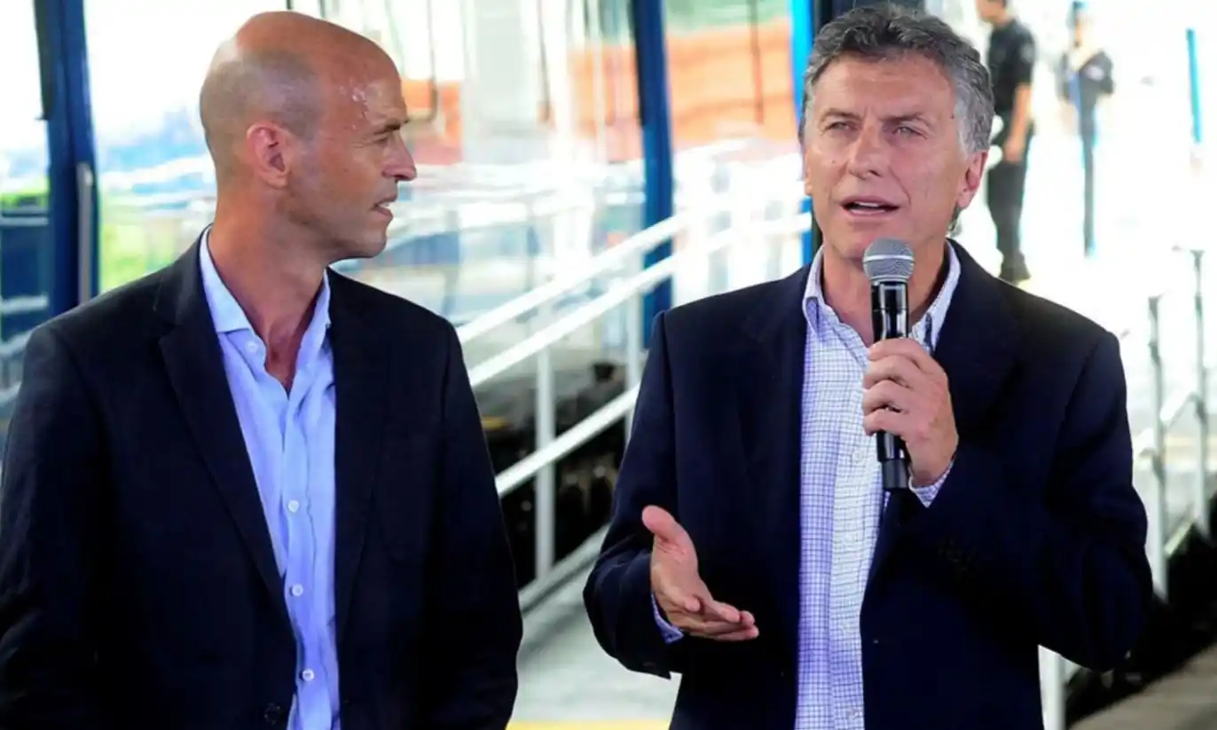 En uno de sus últimos actos oficiales como Presidente, Macri inaugura una estación del Belgrano Sur