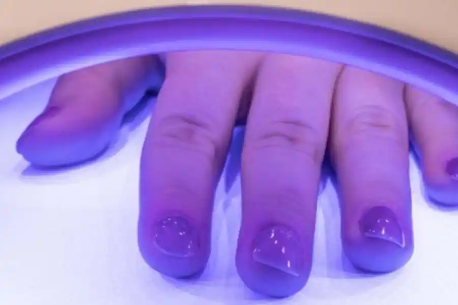 Una investigación reveló que una herramienta usada para hacer manicuras puede dañar el ADN y causar mutaciones cancerígenas