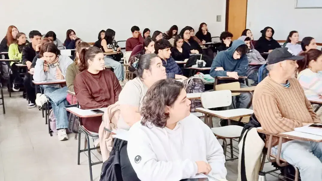El municipio presentó los programas de acompañamiento a emprendedores ante estudiantes de gestión gastronómica