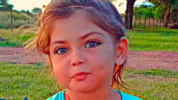 Hallaron muerta y enterrada a una nena que estaba desaparecida: detuvieron a la madre y su pareja