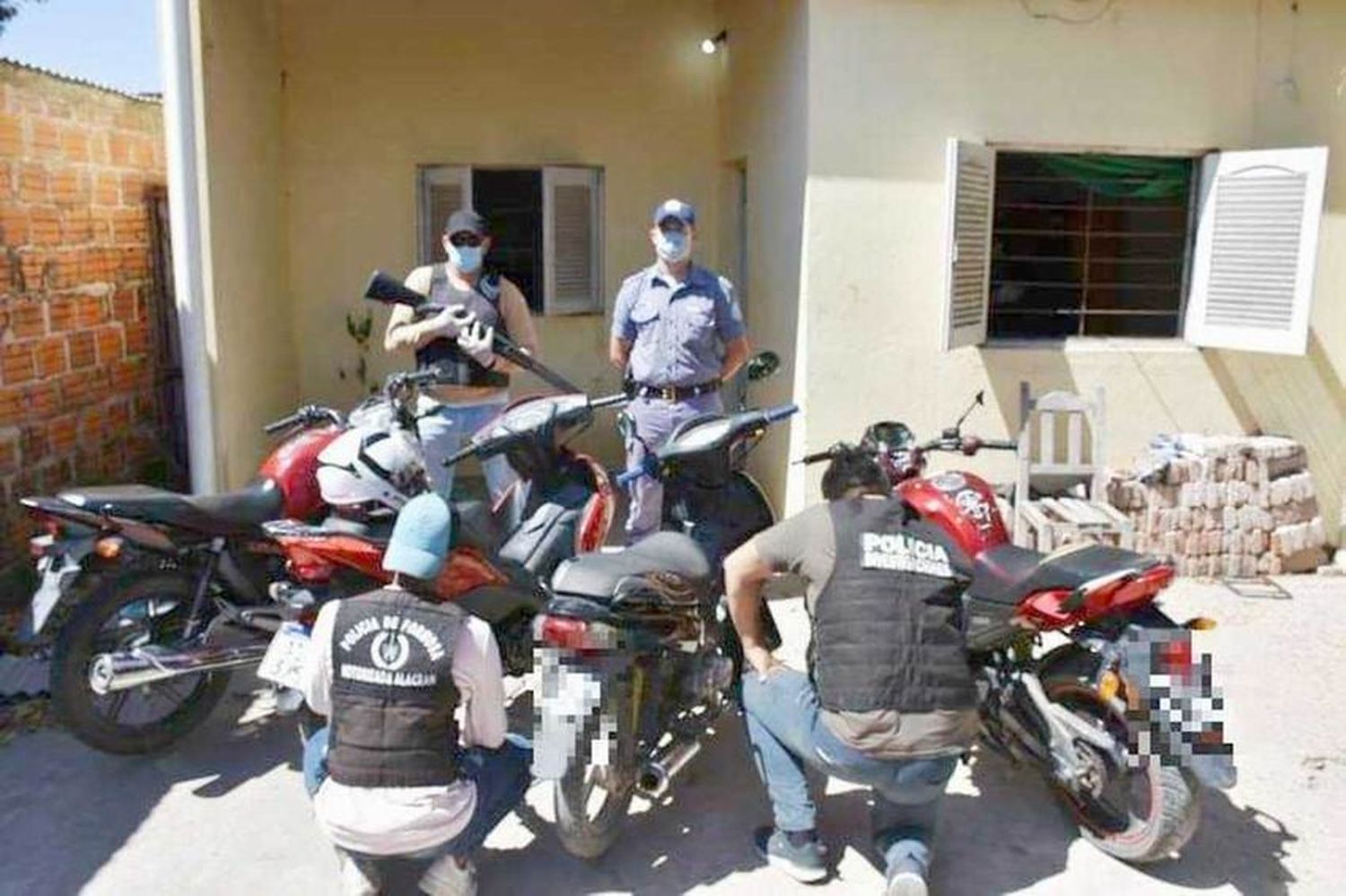 Trabajo conjunto de la Policía terminó con allanamientos, 
cuatro motocicletas recuperadas y dos detenidos