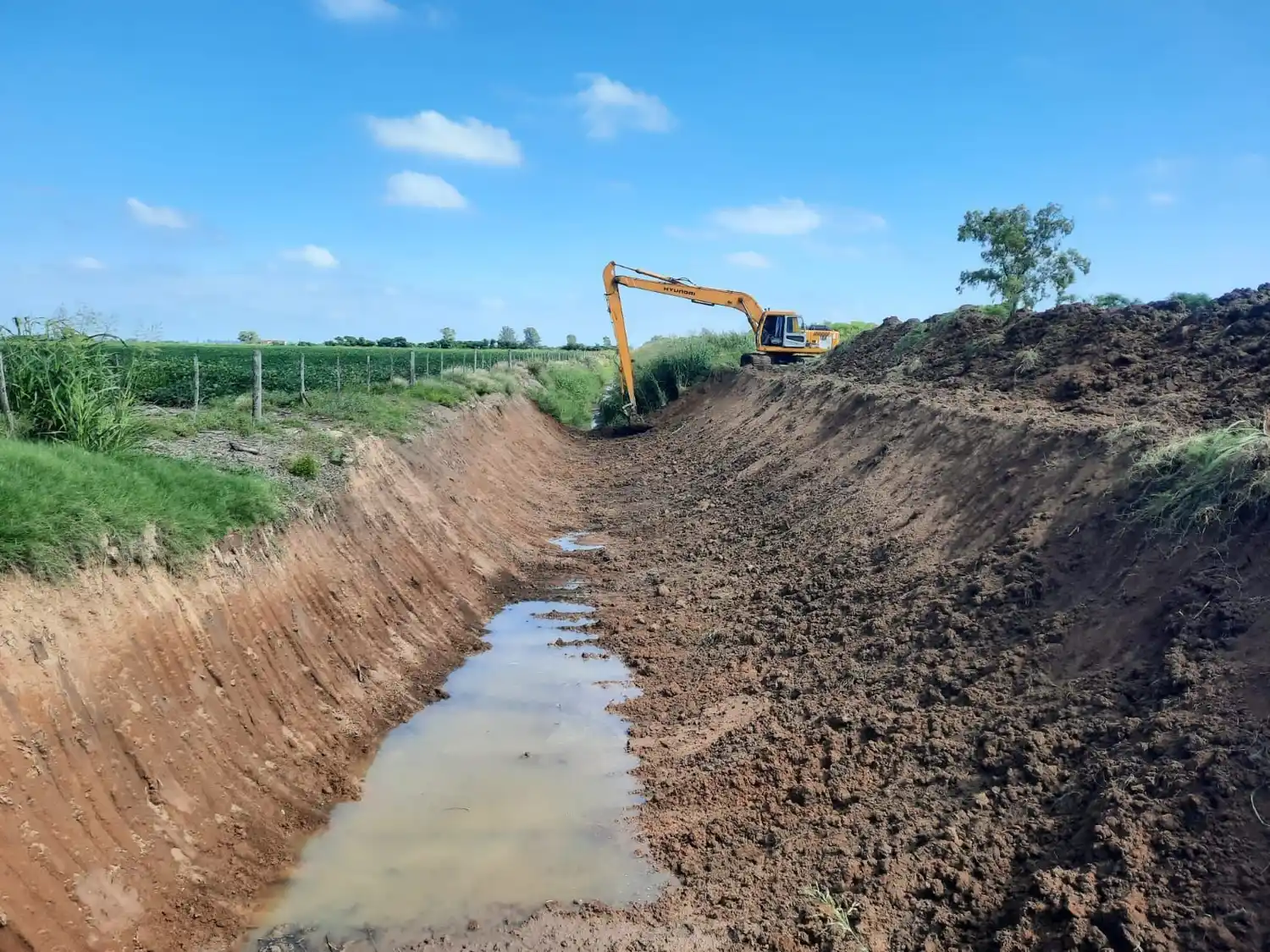 Terminó la limpieza del canal secundario y de protección en Bauer y Sigel: "Es una infraestructura fundamental"