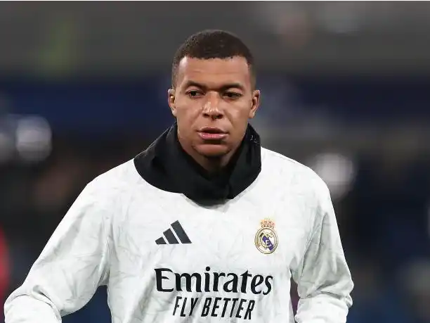 Mbappé, quien ha demostrado su capacidad para definir partidos importantes, encabeza el ataque del Madrid.