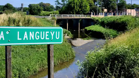 Arroyo Langueyú: una "cloaca a cielo abierto" que pone en jaque al agua de la ciudad