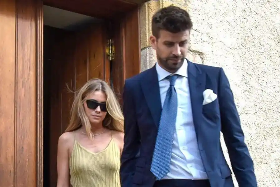 Gerard Piqué y Clara Chía en la boda de Marc Piqué y María Valls Casanovas
